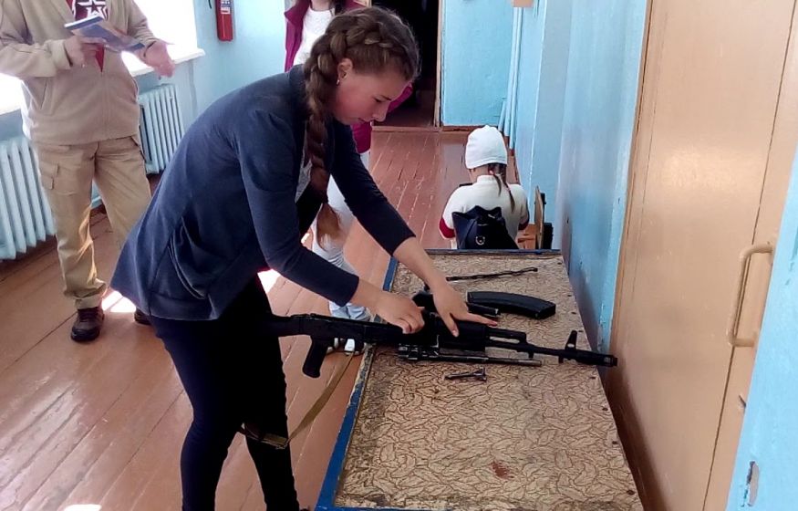 Студентов научат кидать гранаты и разбирать автоматы Калашникова