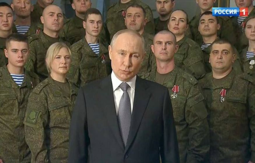 «Запад хочет расколоть Россию»: Путин выступил с новогодним обращением к россиянам на фоне военных