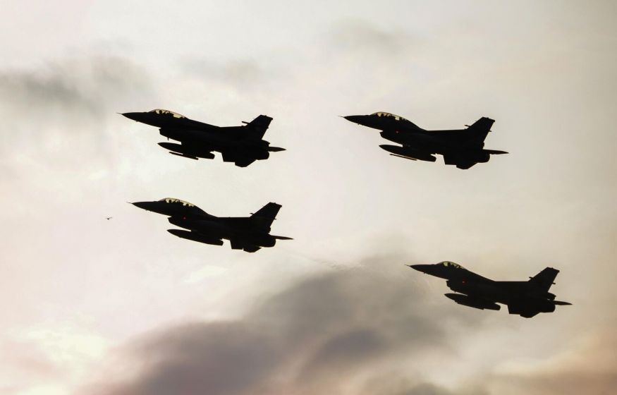 «Опасная ситуация»: Польша готовится к применению боевой авиации рядом с Россией
