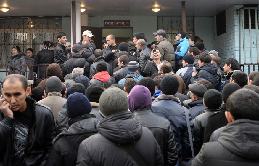 «Иностранцы дорого обходятся казне РФ»: В Госдуме призвали вести сбор для мигрантов