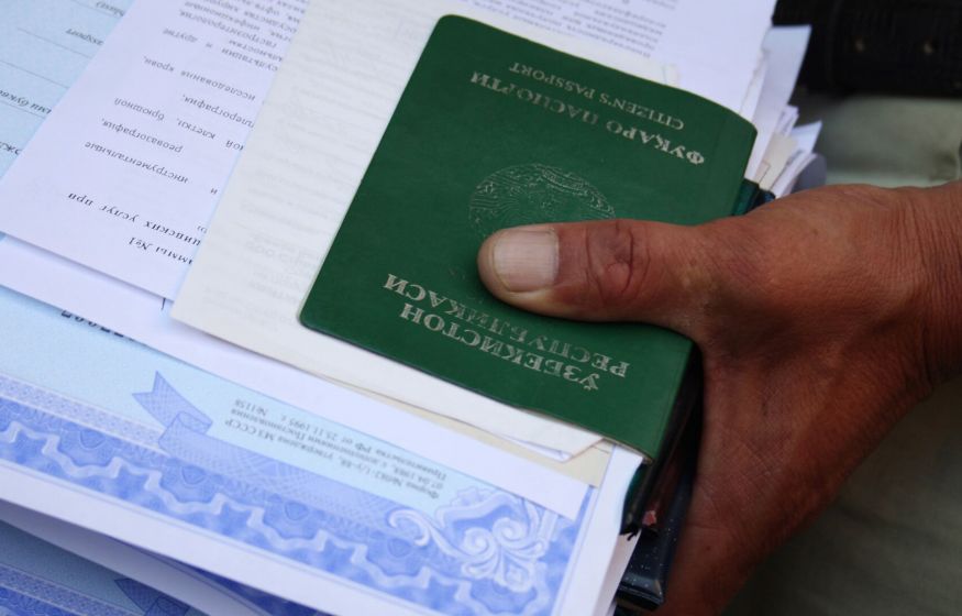 «Приехали, поработали – и уехали»: Эксперт призвал перестать выдавать мигрантам гражданство РФ