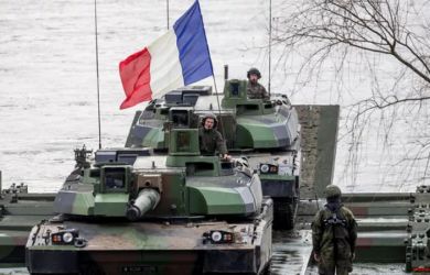 Готовится к окончанию «третьей мировой». Почему Франция настроена враждебно к России?