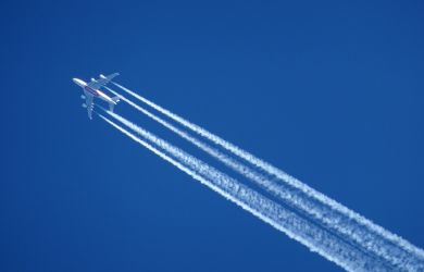 Выбросы CO₂ от авиации удвоились за последние 30 лет и будут продолжать расти
