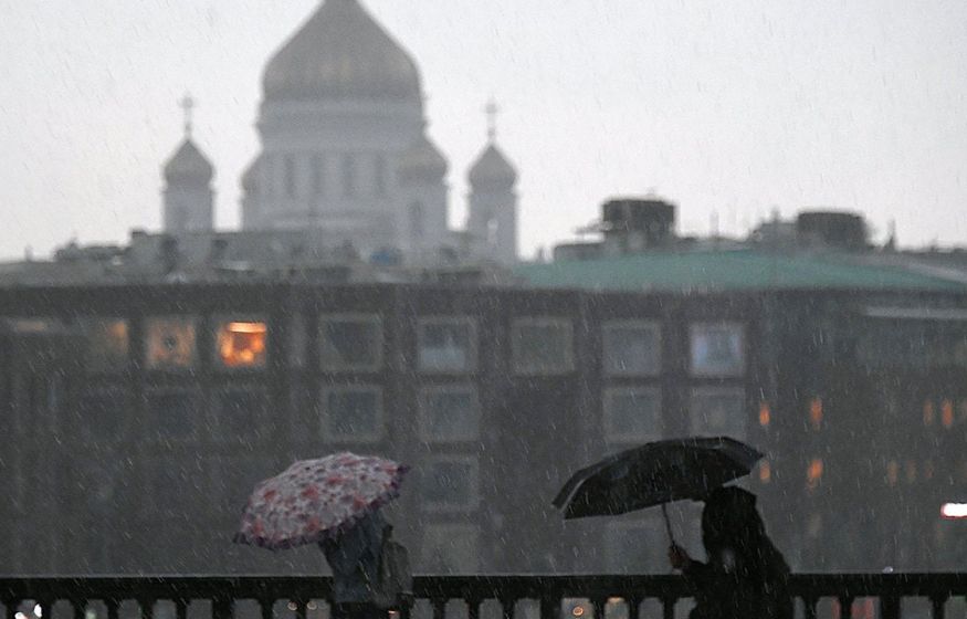 «Есть угроза жизни и здоровья людей»: На Москву движется девятибалльный шторм