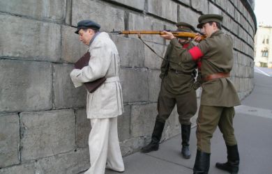 «Расстрелять можно будет любого»: Собчак пугает россиян смертной казнью 