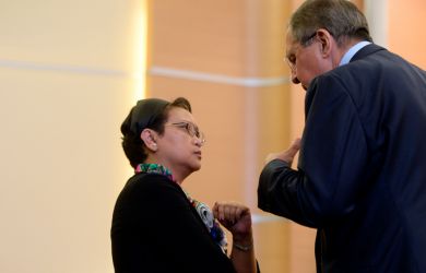 «Пришлите мне брошь, как у Захаровой»: глава МИД Индонезии обратилась к Лаврову с необычной просьбой