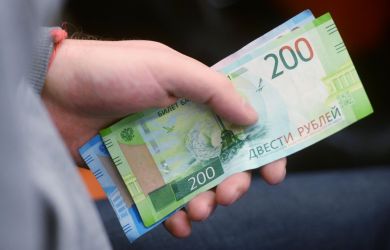 День труда: партия призывает увеличивать зарплаты каждый квартал