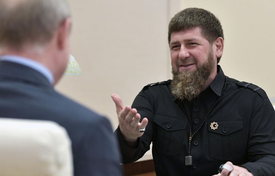«Тестирует Кремль. Он никуда не уходит и полностью подчиняется Путину»: эксперты об «отставке» Кадырова «Тестирует Кремль. Он никуда не уходит и полностью подчиняется Путину»: эксперты об «отставке» Кадырова