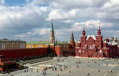 «Весь мир будет следить за действиями ВСУ над Красной площадью 9-го мая. Зеленский психически неадекватен»: политологи