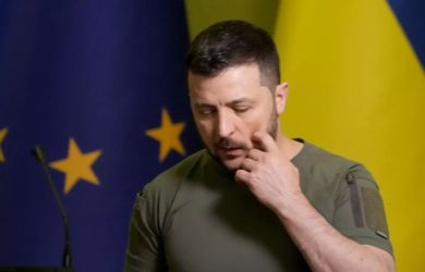 Получил ранение или болен. На лице Зеленского нашли странный шрам: АиФ