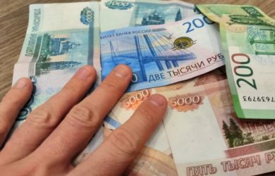 Денег не хватает: россияне недовольны уровнем своей зарплаты
