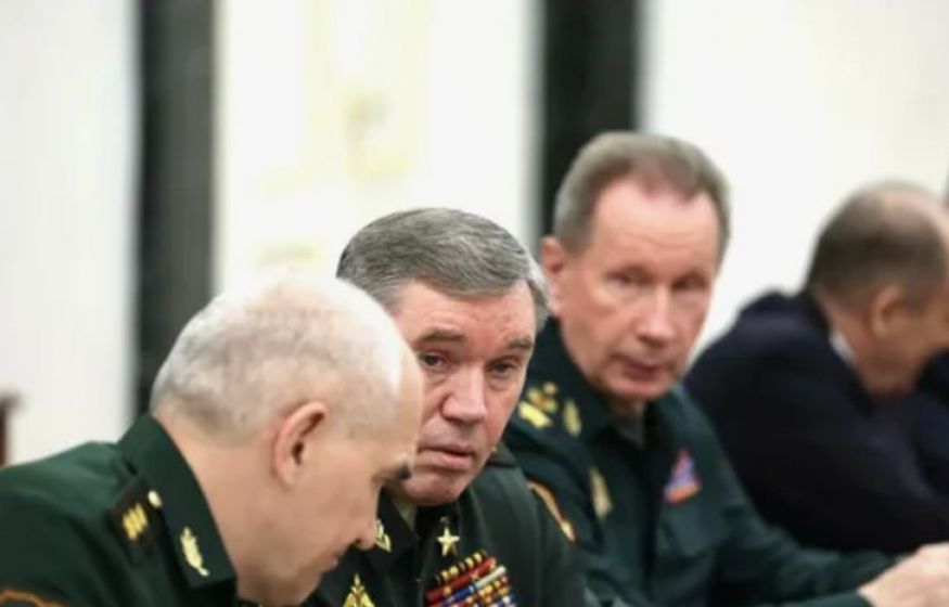 «Возможно объявление долгого перемирия. Наступление прекратить»: Путин шокировал всех на совещании «Возможно объявление долгого перемирия. Наступление прекратить»: Путин шокировал всех на совещании
