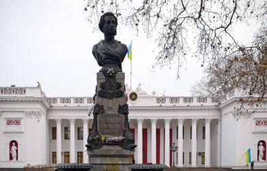В Одессе дважды появился российский флаг: что известно?