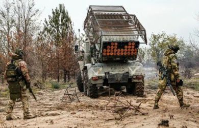 «ВС РФ начали битву за главный город "Русской весны"»: военкор Стешин 