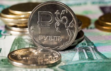 «Крепкий рубль вредит РФ. Цены растут из-за продавцов, а ФАС помогает им в этом»: экономист раскрыл неожиданные детали