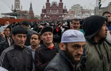 Заселение заброшенных российских деревень мигрантами: скрытые интересы и опасные программы 