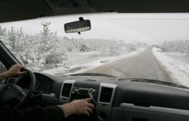 Взял телефон за рулем – выплати штраф: подробности