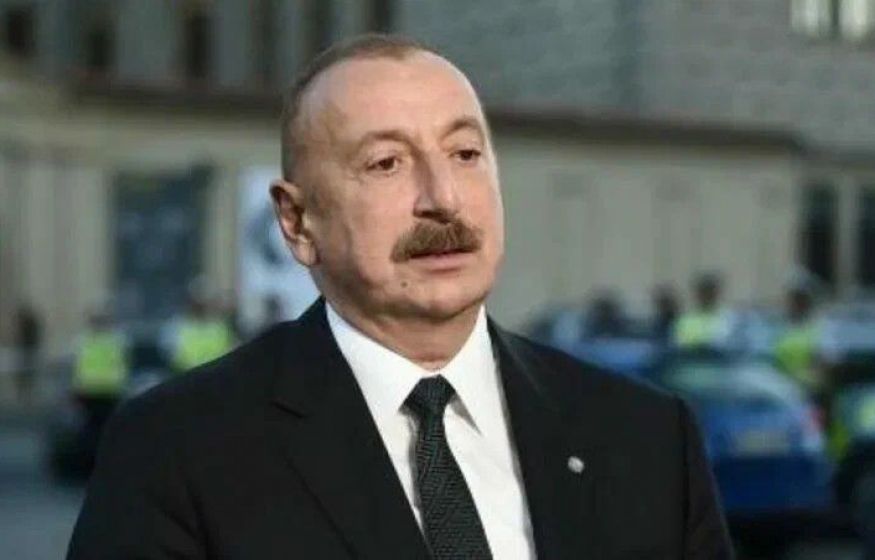 Сбитый самолёт не смутил. Алиев снова поддержал Украину. Что он пообещал киевской хунте? Сбитый самолёт не смутил. Алиев снова поддержал Украину. Что он пообещал киевской хунте?