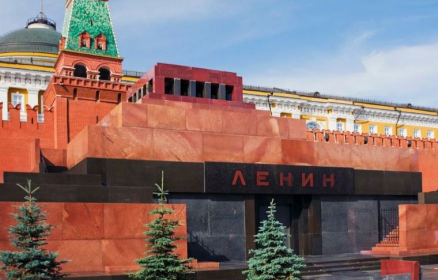 «Путина захоронят в Мавзолее»: Дугина заставили всё сказать об «императорском статусе»