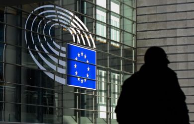 «Самоубийство ЕС продолжается»: кто выигрывает от антироссийской политики Европы?