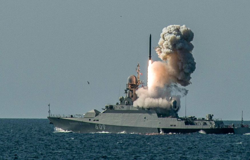 «Ракетная атака по ключевым целям "Калибрами" или "Орешником"»: как РФ ответит на удар ВСУ по военным аэродромам?