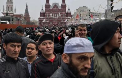Москва под угрозой блокировки: власти обсуждают перенос власти из-за мигрантских волнений 