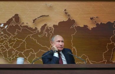 В Кремле с новой картой Украины в руках: Путин одобряет новые референдумы?