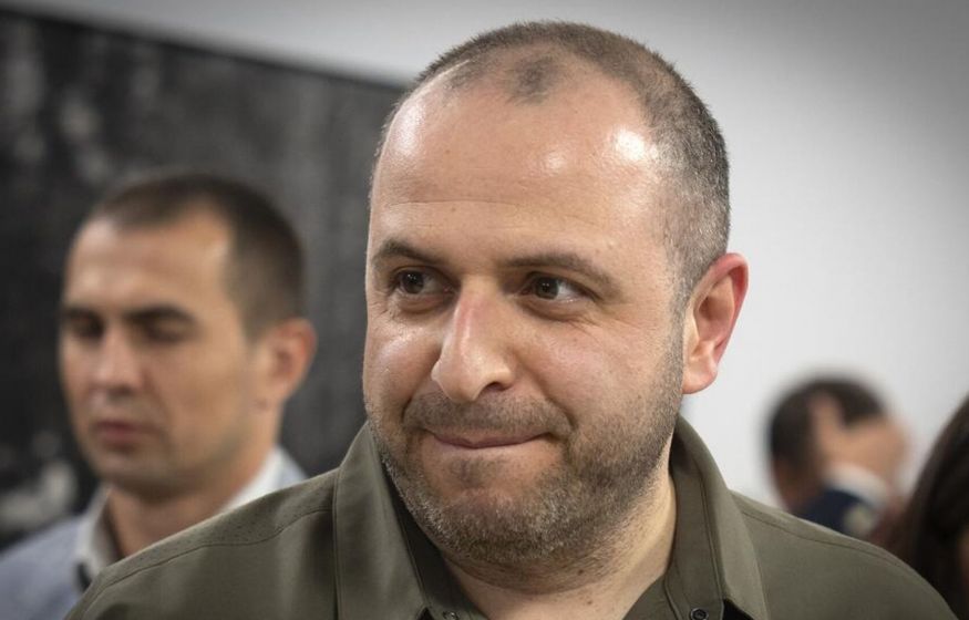 «Умеров уже должен мазать лоб зеленкой. Ему стоит оглядываться после разговора с помощником Путина»: военкор