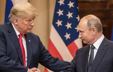«Предложил помощь. Надо чуть-чуть подождать»: Путин и Трамп провели неожиданный разговор о конфликте Израиля и Ирана