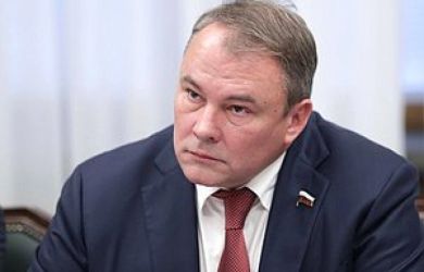 «Пора снимать розовые очки. Мы словно застряли в 70-х с уставом ООН и международным право»: Толстой
