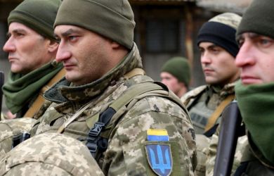 «Защищать свою страну с оружием в руках»: украинский парламент хочет продолжать детскую игру для увеличения ВСУ