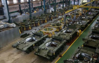 Скандалы в ВПК. Конец эпохи Сечина. Российский флот у Ла-Манша. Загадочный спецборт в Нью-Йорке: главное к утру