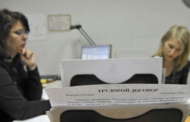 Россияне могут не выходить на работу: эксперт раскрыл последствия задержки зарплаты