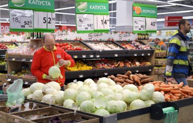 Чай дорожает, капуста дешевеет: что происходит с ценами в России?