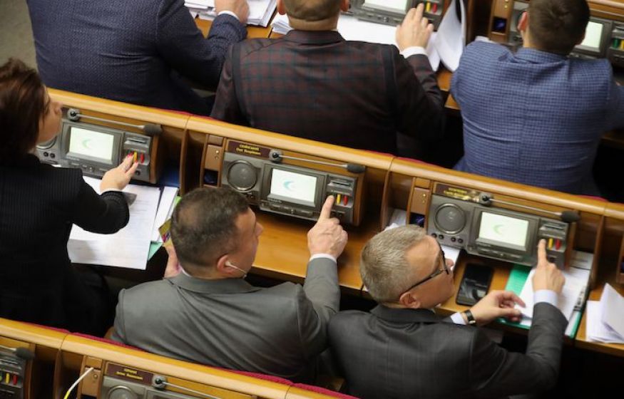 Доверие к президенту стремительно падает. За отставку проголосовало 260 чиновников Доверие к президенту стремительно падает. За отставку проголосовало 260 чиновников
