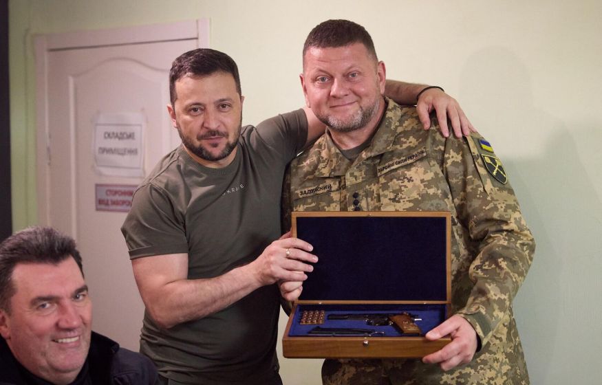 Зеленский пытался устранить его. Через несколько месяцев Залужный станет президентом, а ему грозит изгнание: Substack Зеленский пытался устранить его. Через несколько месяцев Залужный станет президентом, а ему грозит изгнание: Substack