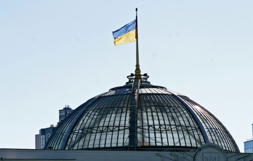 «Покажите украинский центр принятия решений»: почему ВС РФ не атакуют здание Верховной Рады или офиса Зеленского?