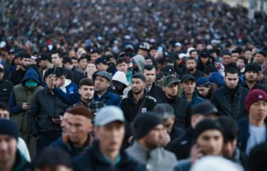 Российские элиты требуют у Путина завозить больше мигрантов: «Экономика загибается» 