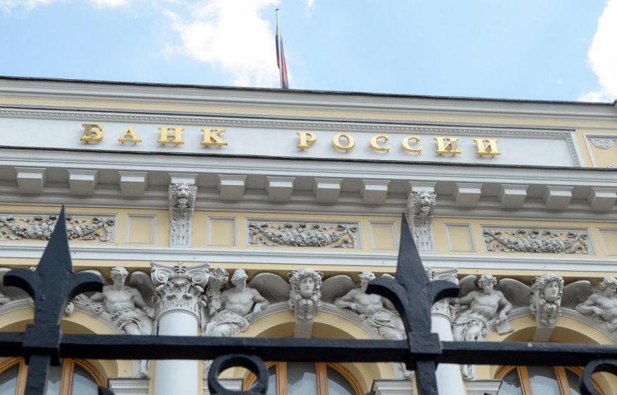 «Ослабление хватки ЦБ на горле экономики показывает, что там поняли: всё рушится слишком быстро»: Делягин о ставке