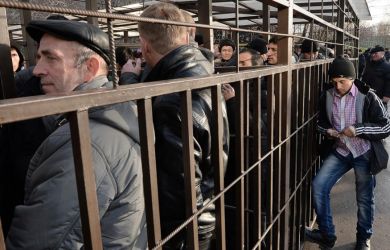 Пограничники начнут использовать ружья против мигрантов: МВД