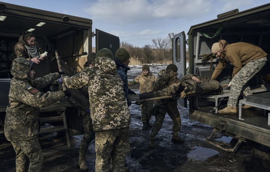 Генералы нагло врут. Капитуляции быть. Военкоры доигрались: главное к утру