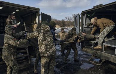 Генералы нагло врут. Капитуляции быть. Военкоры доигрались: главное к утру