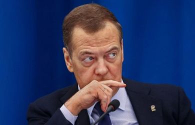 Стычка с Трампом не прошла бесследно? Медведева не позвали на совещание Путина на Аляске