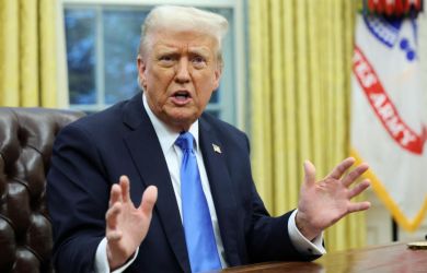 Трамп, вылетая к Путину, разразился угрозами. «Это надо решать Украине»