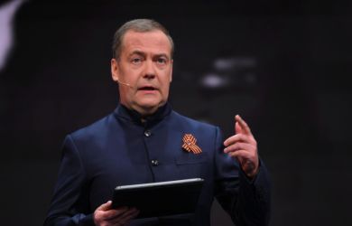 «Без угроз. Путин изложил условия РФ. Трамп не будет усиливать санкции. Переговоры могут идти во время СВО»: Медведев 