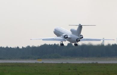 Россия единственная в мире страна, способная изготовить все детали самолета: Мантуров