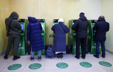 «"Отнять и поделить". Банкиры зарабатывают за счет россиян»: депутат призвал к действиям