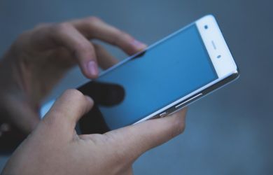 Сидишь в соцсетях на работе – могут уволить: предупреждение юристов