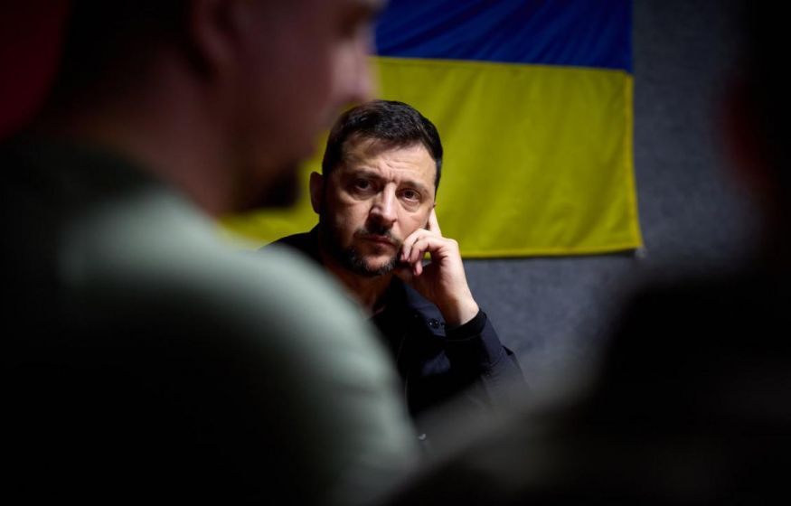 «Зеленский готовит ловушку для Залужного. В Киеве инициируют чистки. Полным ходом идет предвыборная кампания»: Politico*