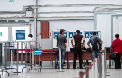 «С мигрантов надо брать оплату за полис ОМС»: Подоляка предложил альтернативу инициативам Матвиенко